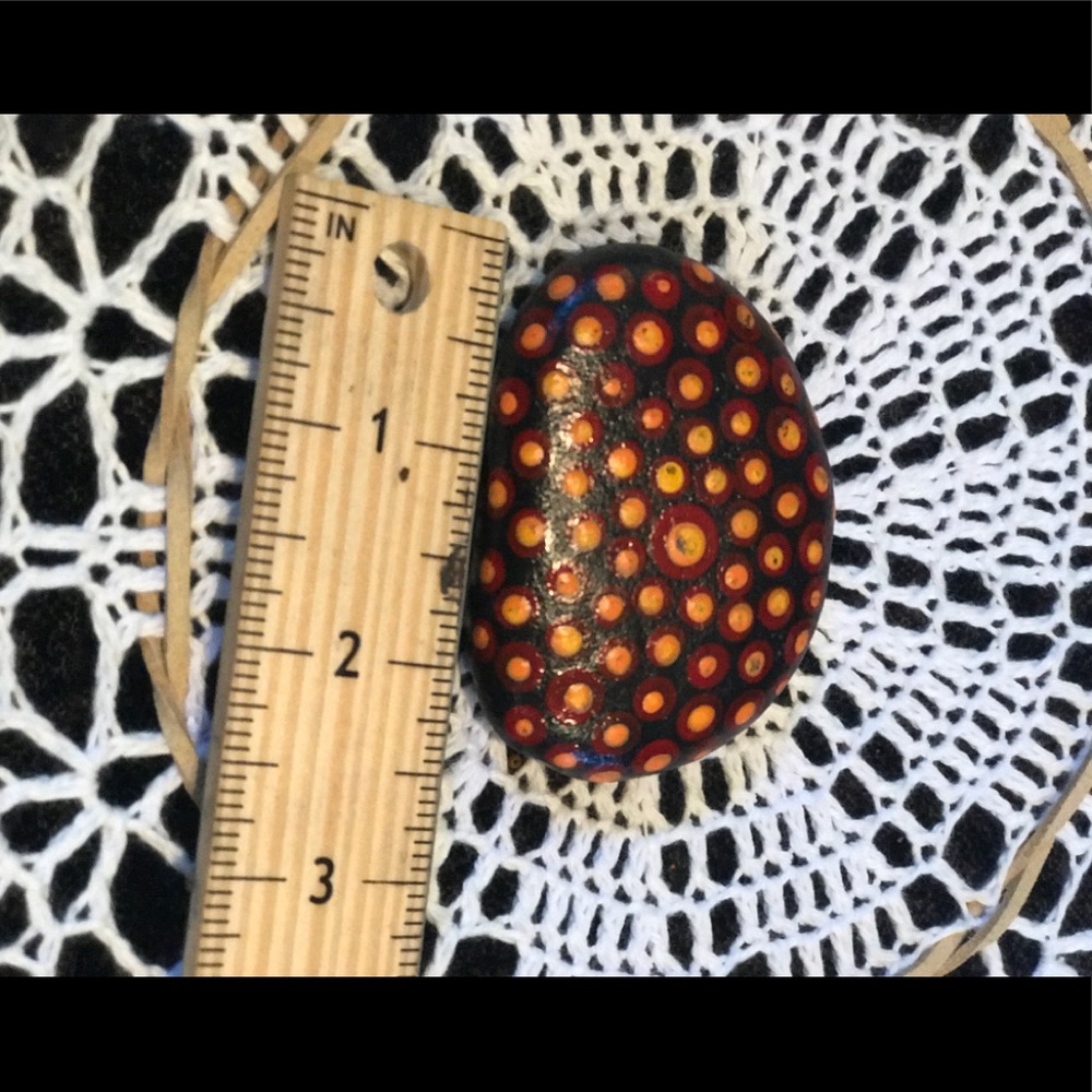 Hand painted stone - Picture 3 of 4